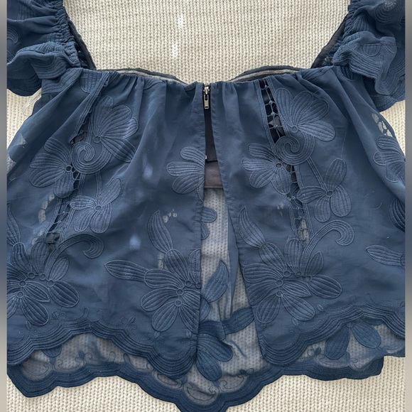 Lovers + Friends Navy Blue Lace Sheer Off the Shoulder Top Size M - Picture 6 of 8